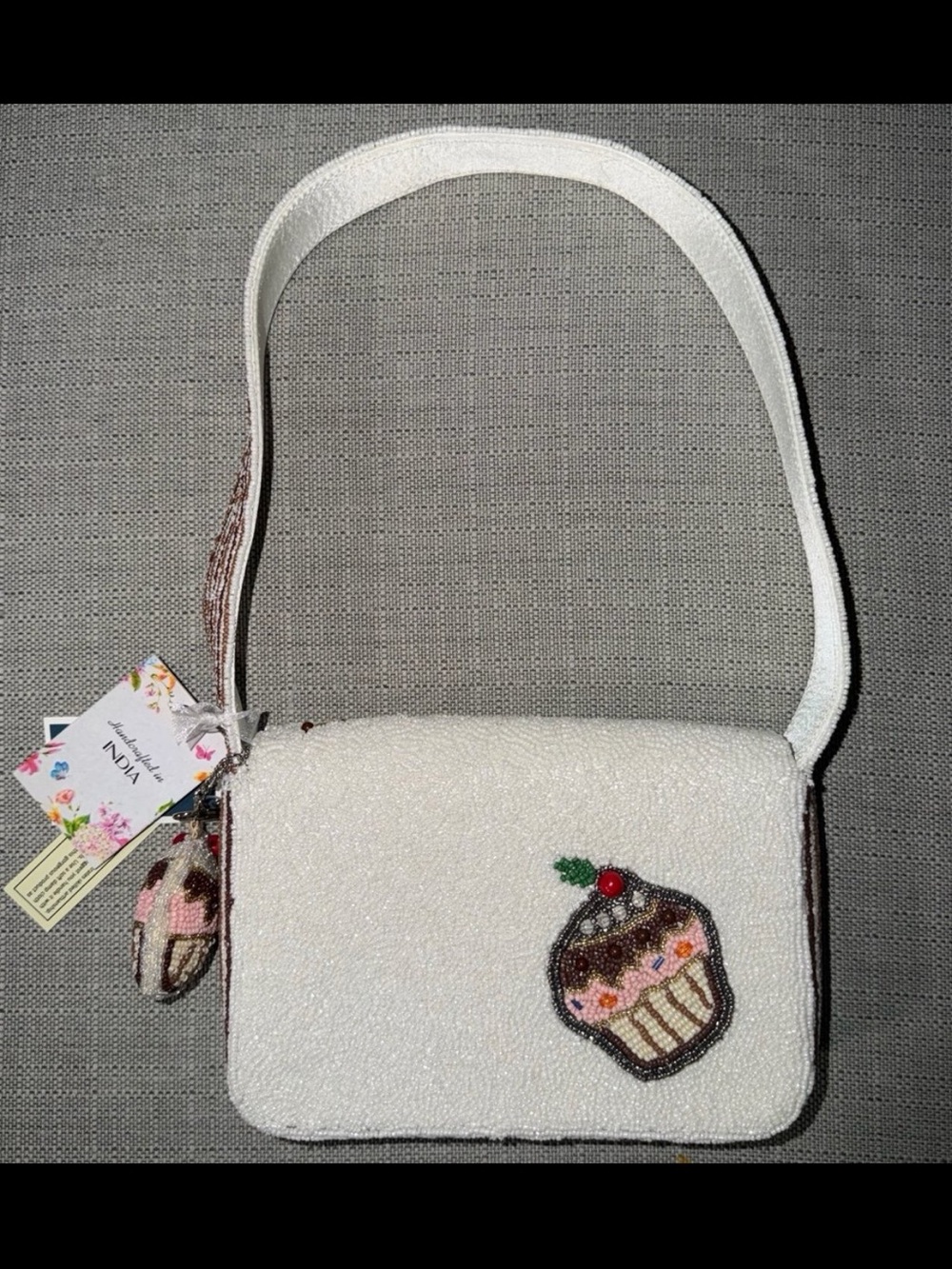BRAND NEW VIRAL CUPCAKE BEADED BAG - TJMAXX/MARSHALLS - Picture 4 of 6